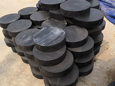 怀化板式橡胶支座由若干层橡胶片与薄钢板经加压硫化